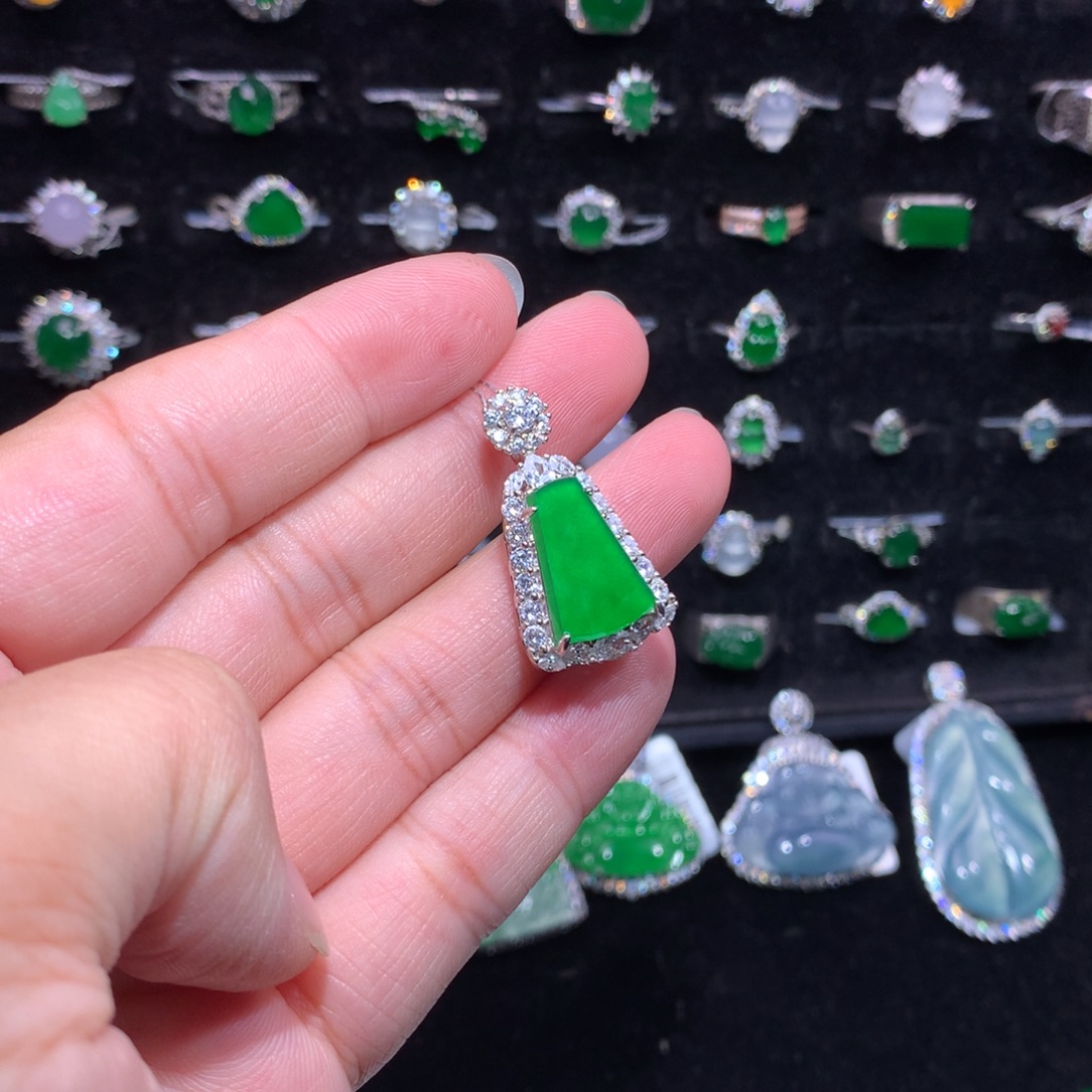 翡翠银S925镶嵌颈饰翡翠