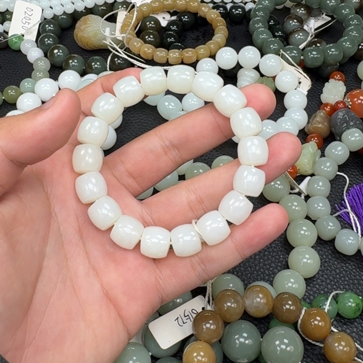 和田玉未镶嵌手串