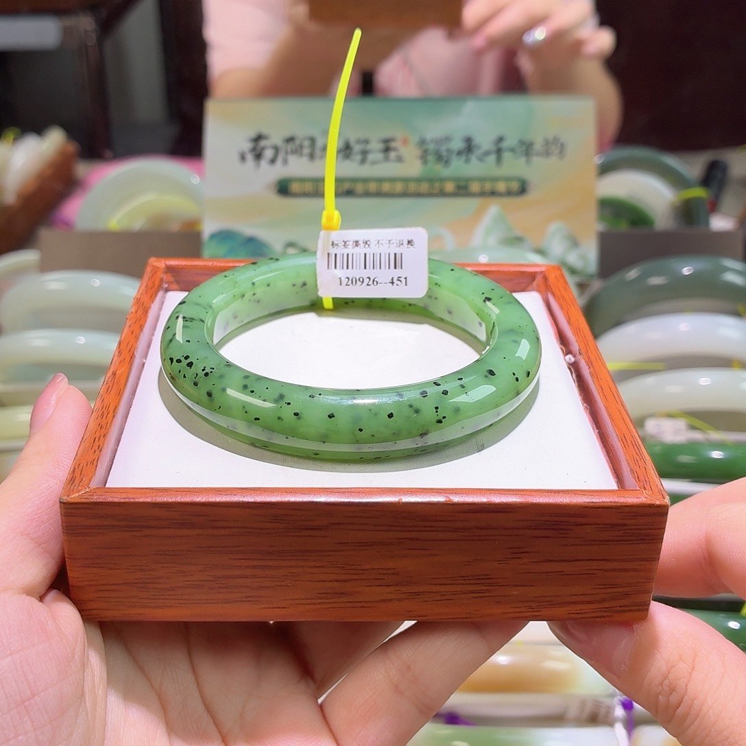 和田玉手镯未镶嵌20。 56/57