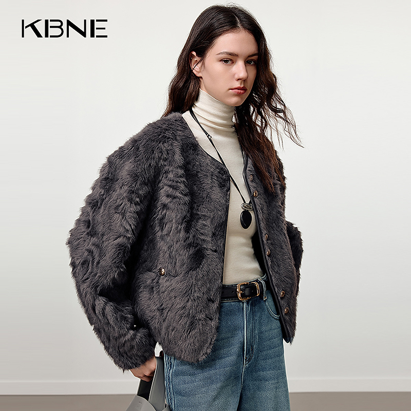 KBNE小香风外套女款爆款2025新款秋冬时髦保暖皮毛一体毛毛外套