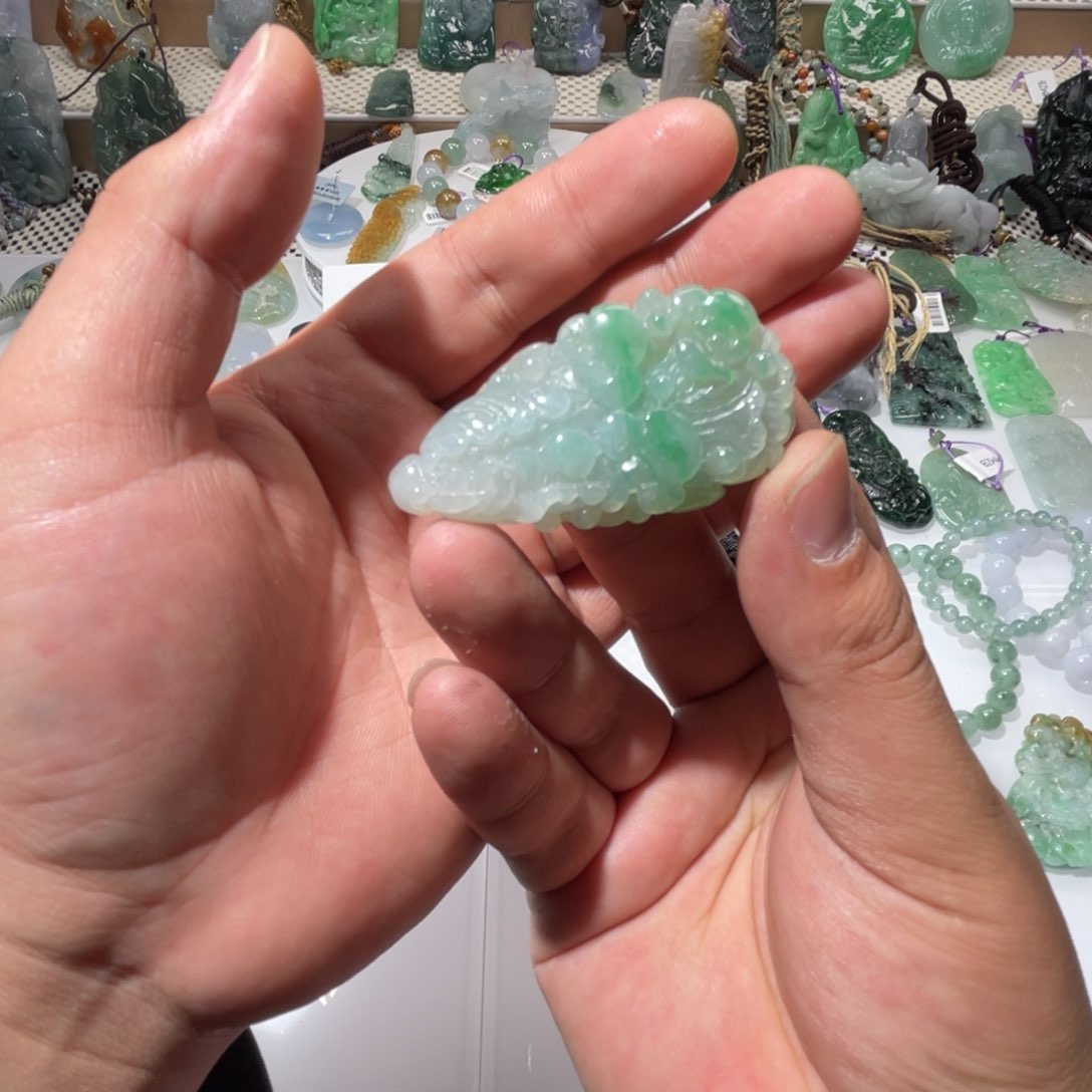 翡翠颈饰未镶嵌天然