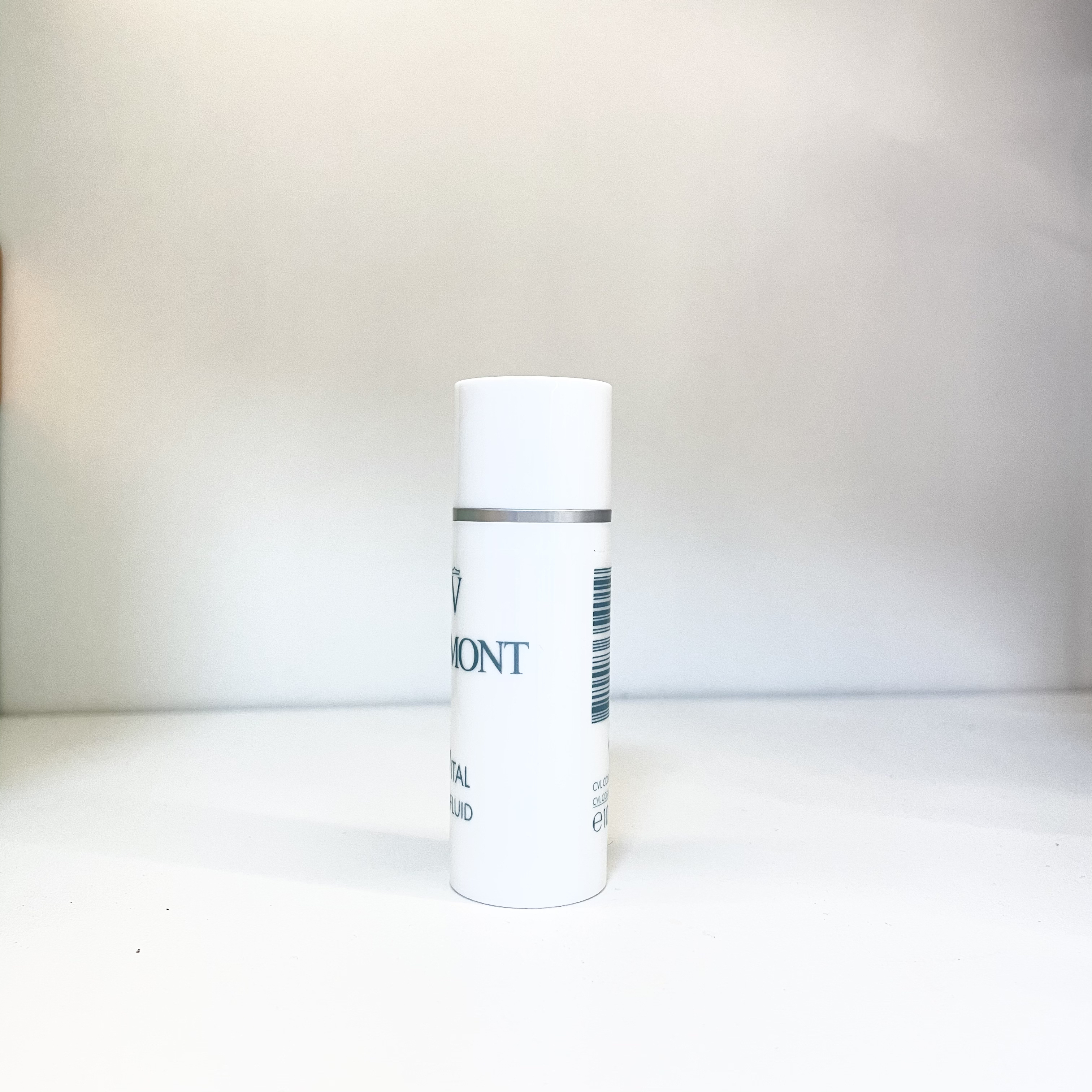 法牛精华乳涂抹中