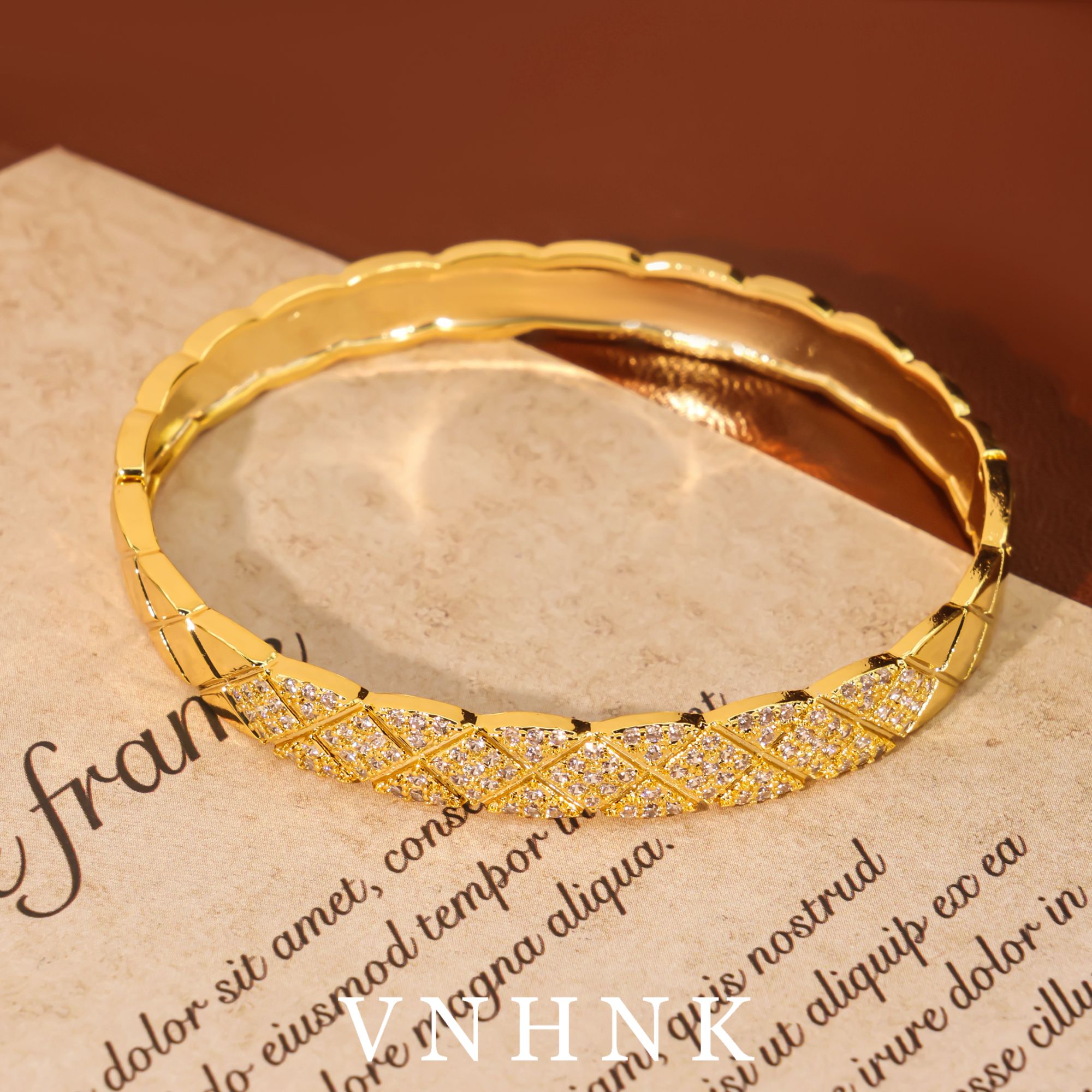 铜合金合成锆石手镯 美可儿  D682   金色 (50x55mm）气质手镯