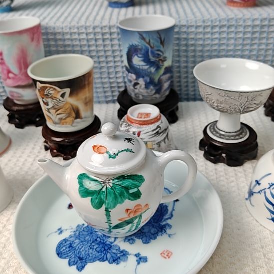 手工手绘荷花茶壶