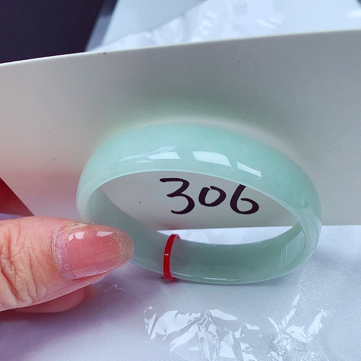 翡翠手镯未镶嵌翡翠