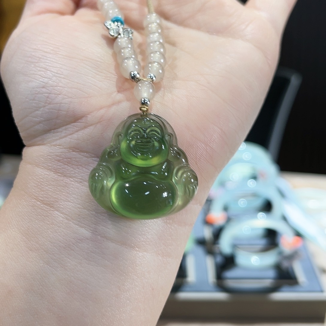 蛇纹石玉颈饰未镶嵌