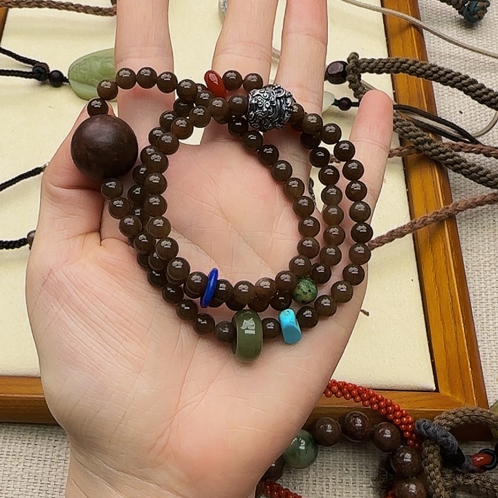 和田玉未镶嵌颈饰陈**哒