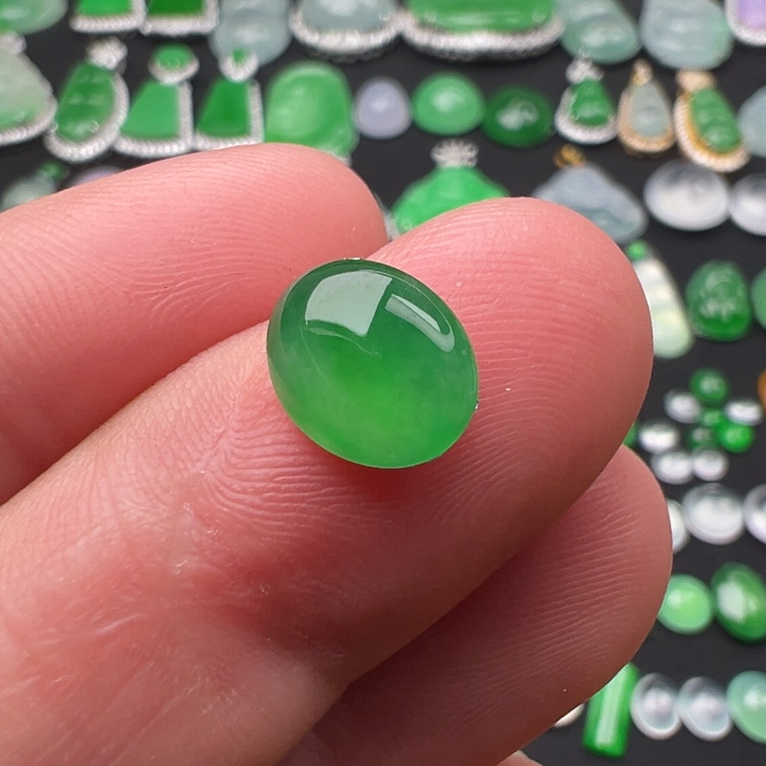 翡翠颈饰未镶嵌蛋面9.7