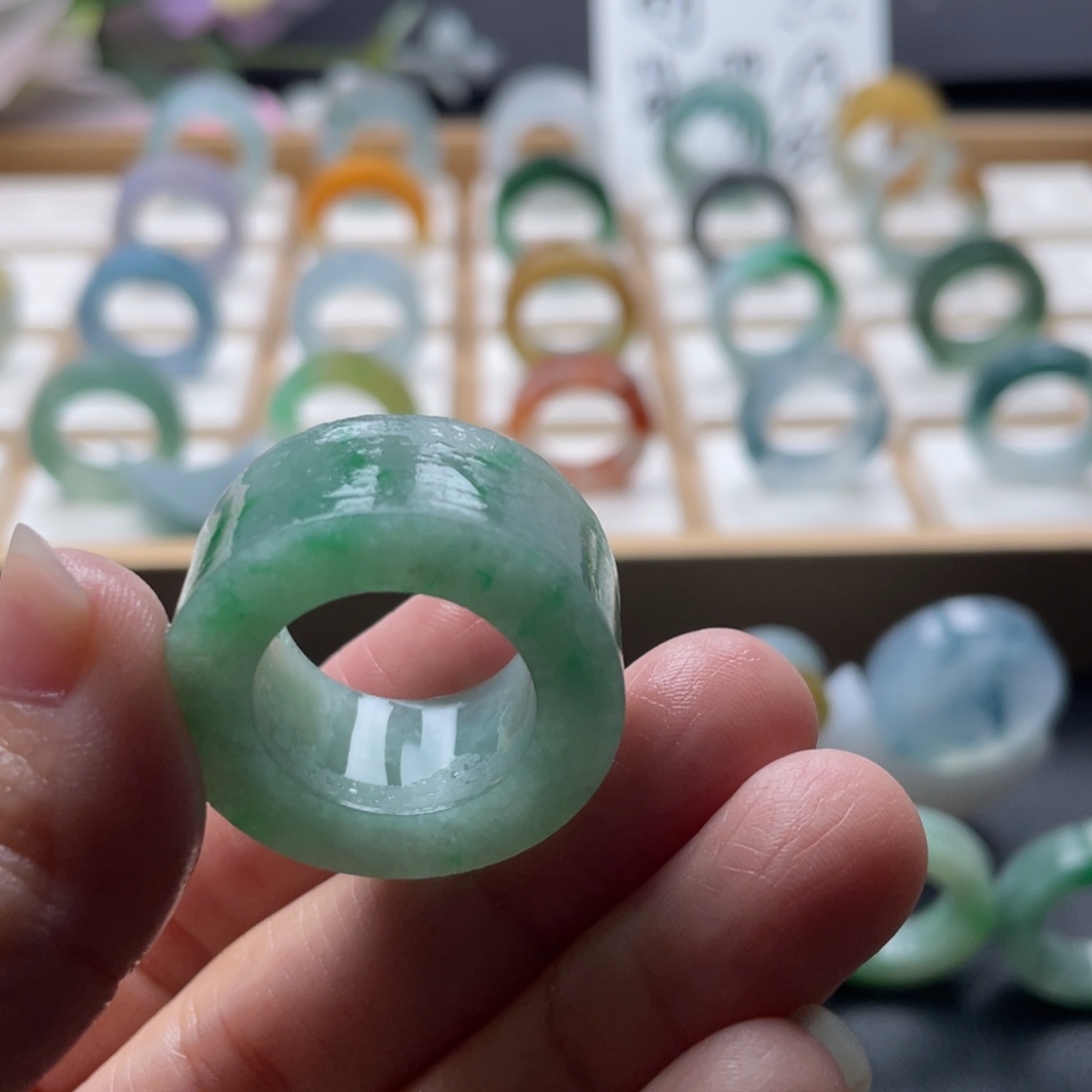 L***o定制翡翠未镶嵌翡翠