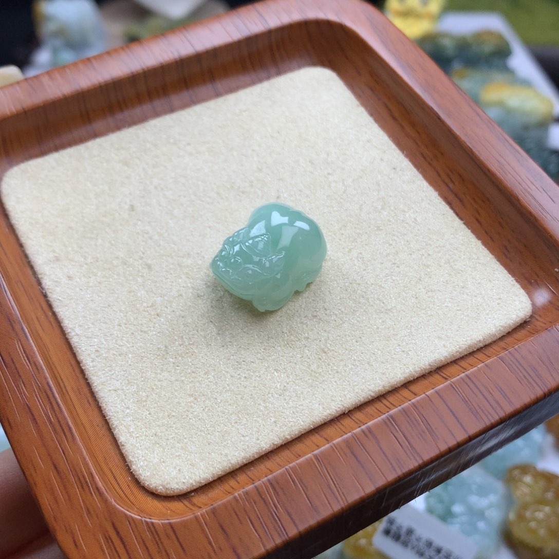 周***卷翡翠未镶嵌颈饰20