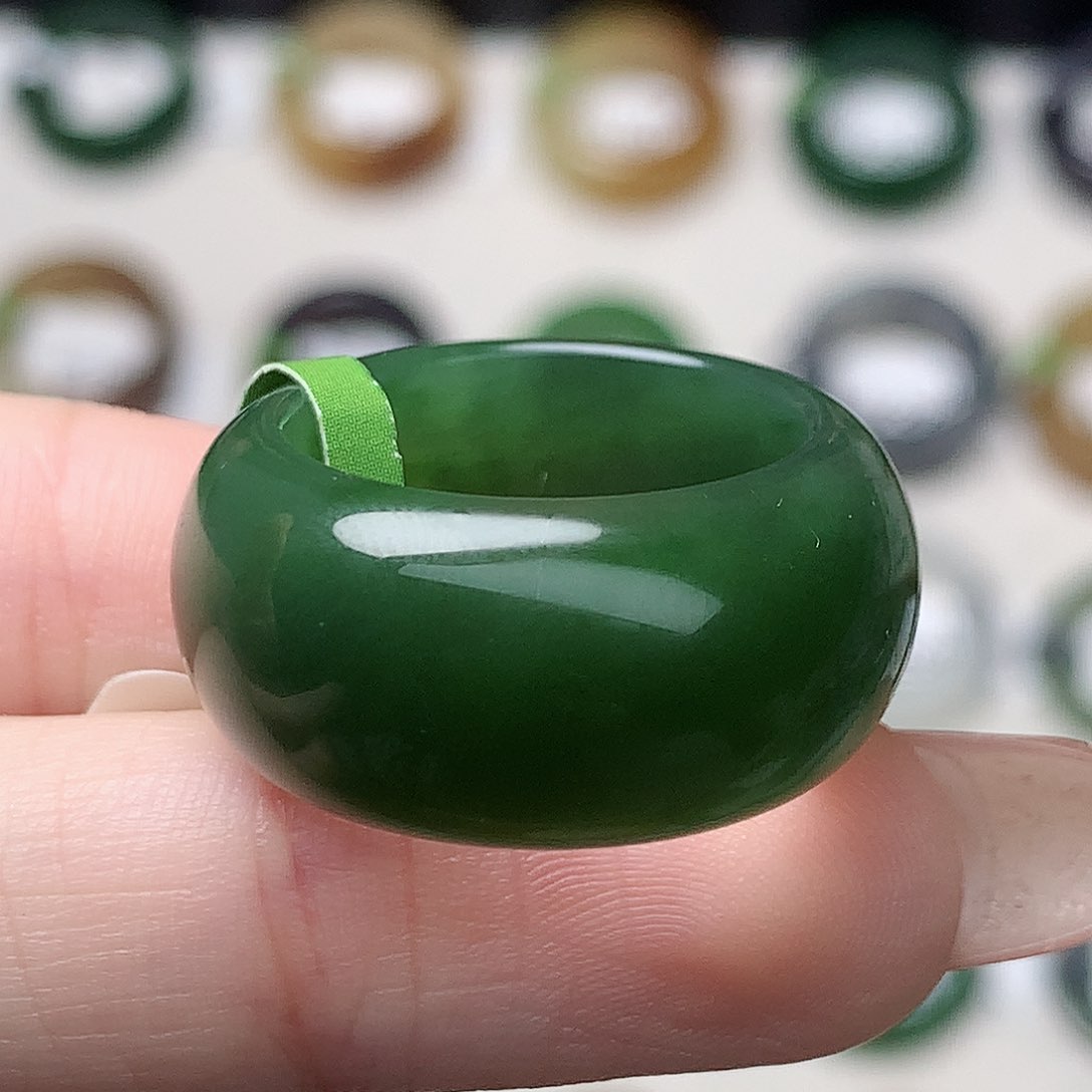 未镶嵌戒指和田玉