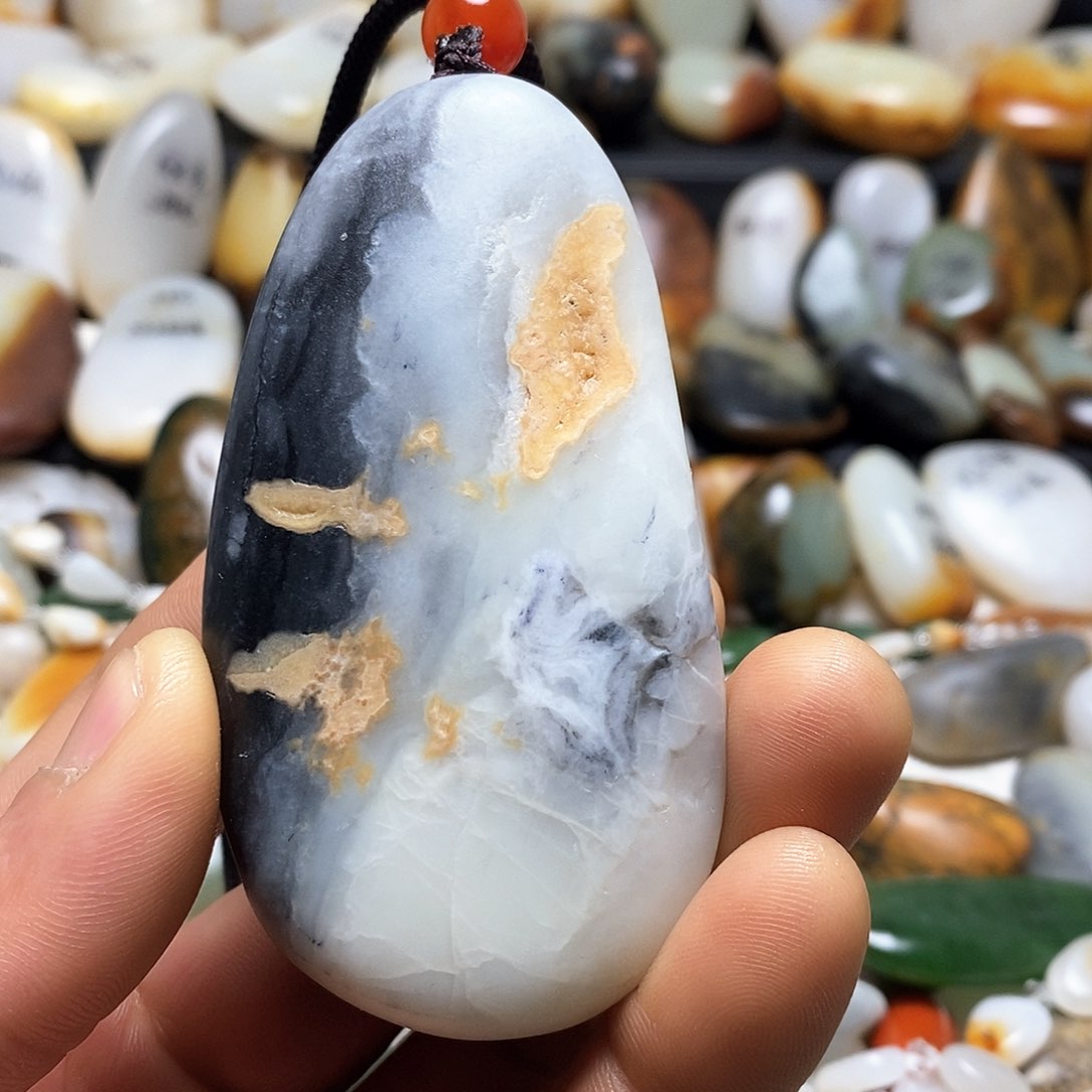 和田玉颈饰未镶嵌手把件原石