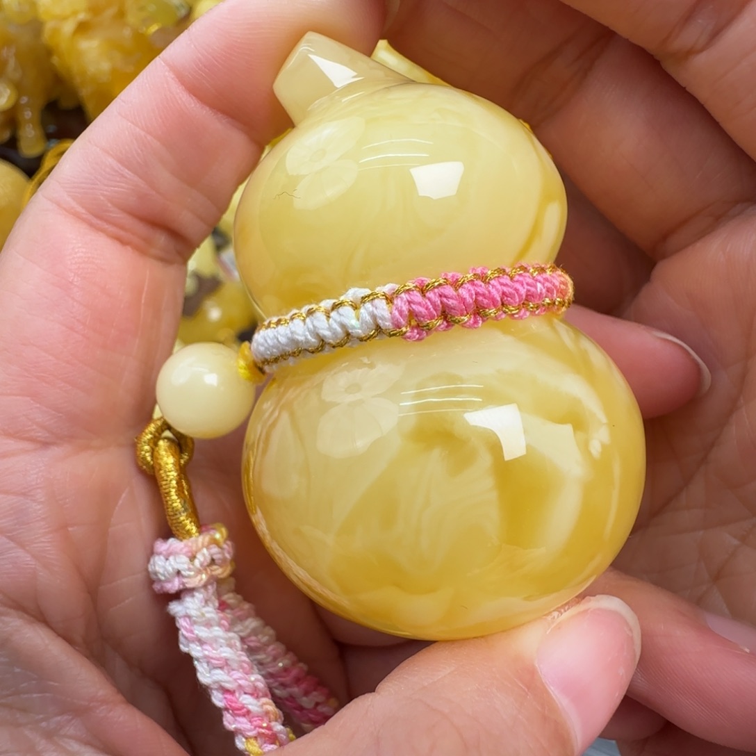 蜜蜡未镶嵌珠宝奇石