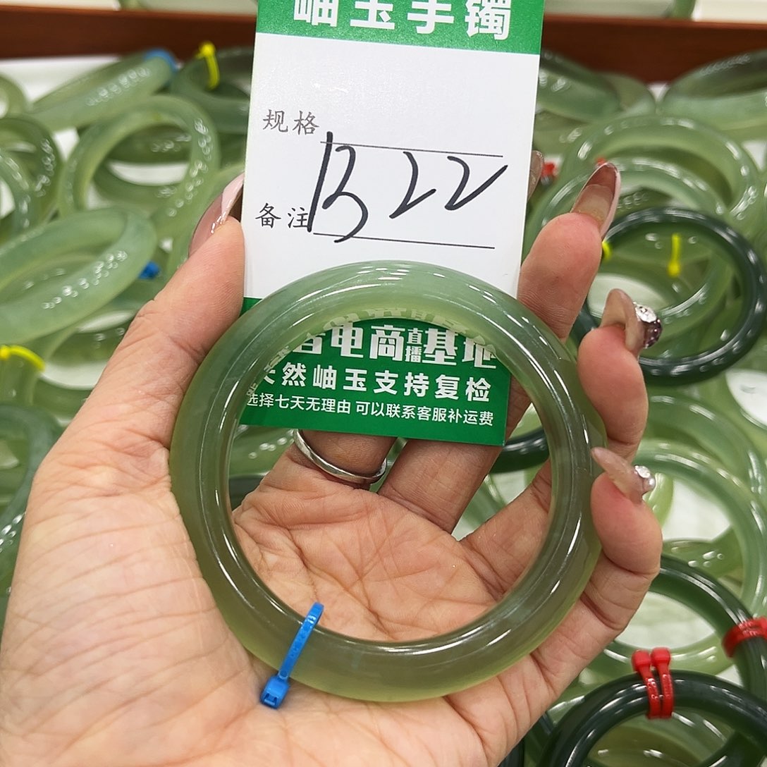 朱***善蛇纹石玉未镶嵌手镯