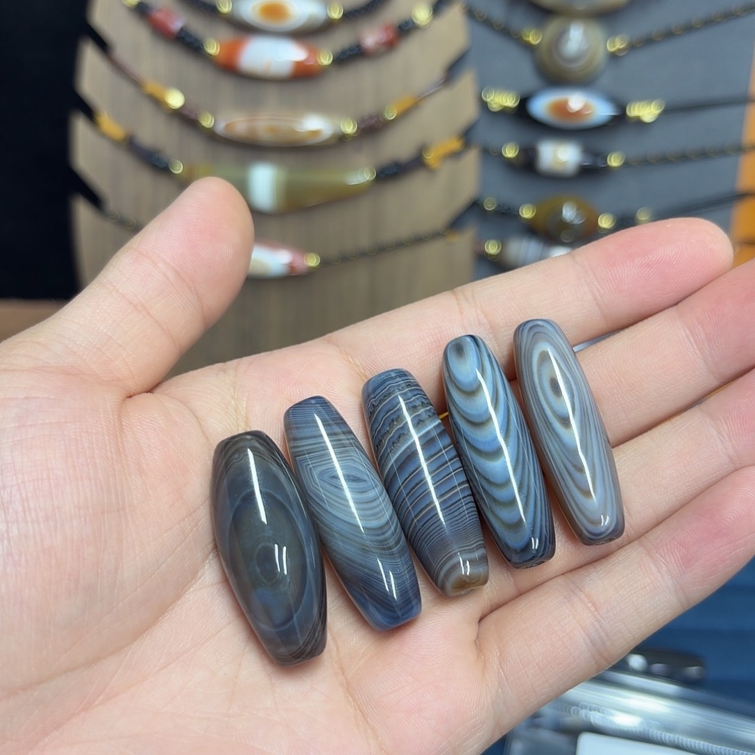 蕾***蕾玛瑙/玉髓合金颈饰