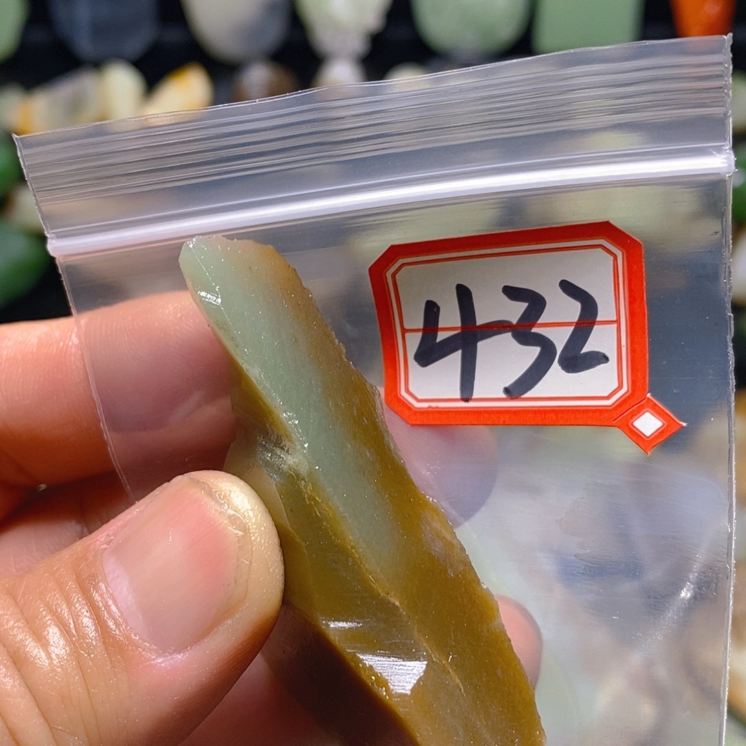 未镶嵌和田玉（糖玉）珠宝半成品单**族