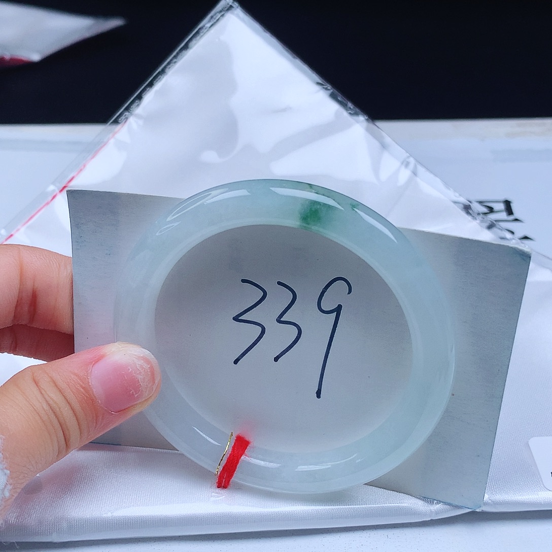 翡翠手镯未镶嵌53圆条