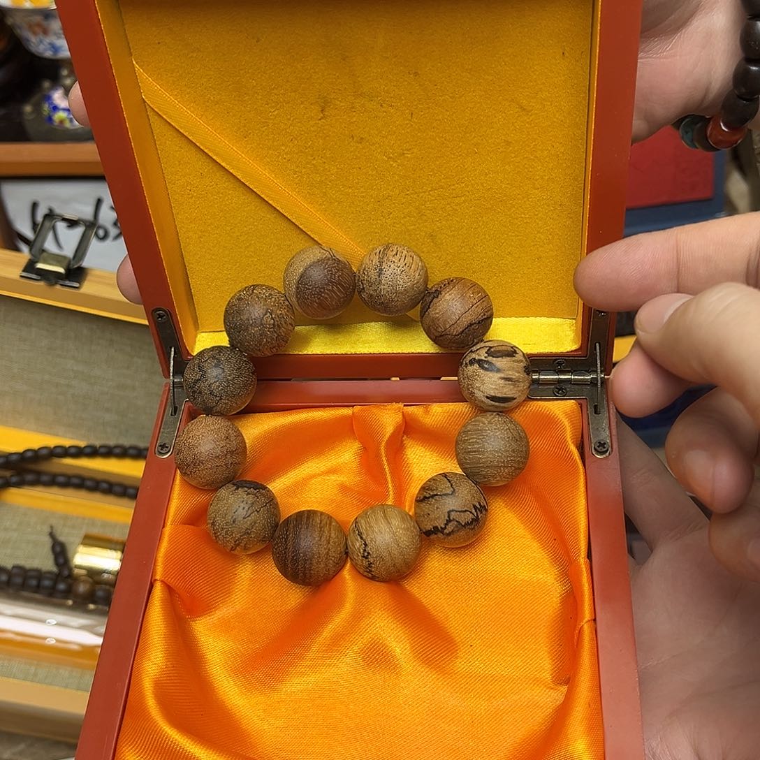 大叶紫檀（黑酸枝木类）