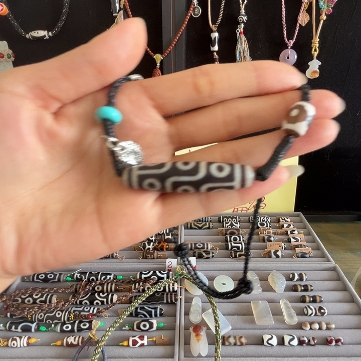 国***持玛瑙/玉髓未镶嵌颈饰