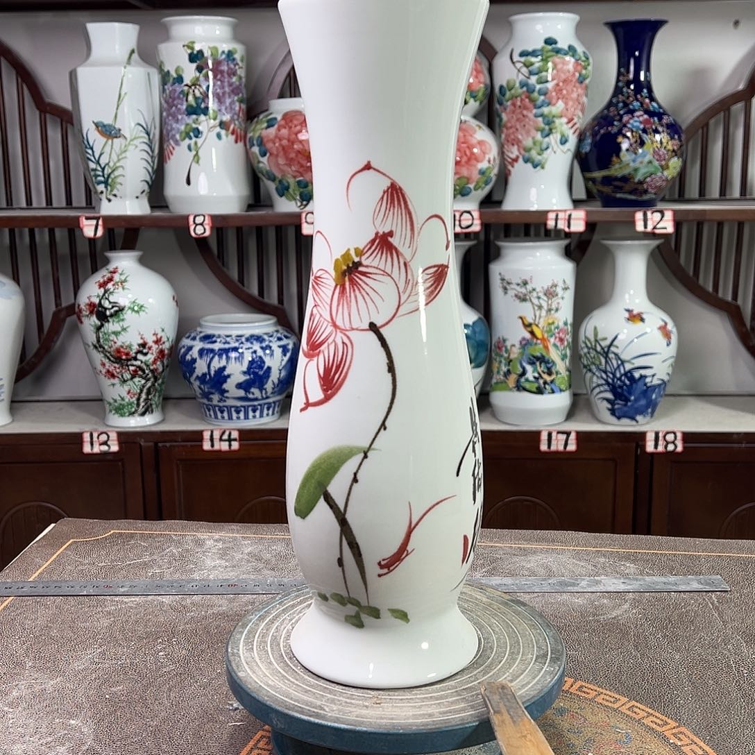 陶摆件景德镇陶瓷蛮荷花