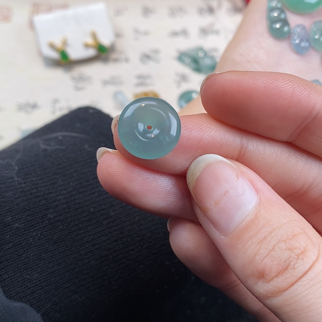 翡翠颈饰未镶嵌天然翡翠