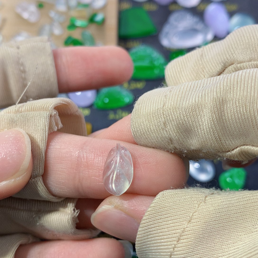 翡翠颈饰未镶嵌叶子