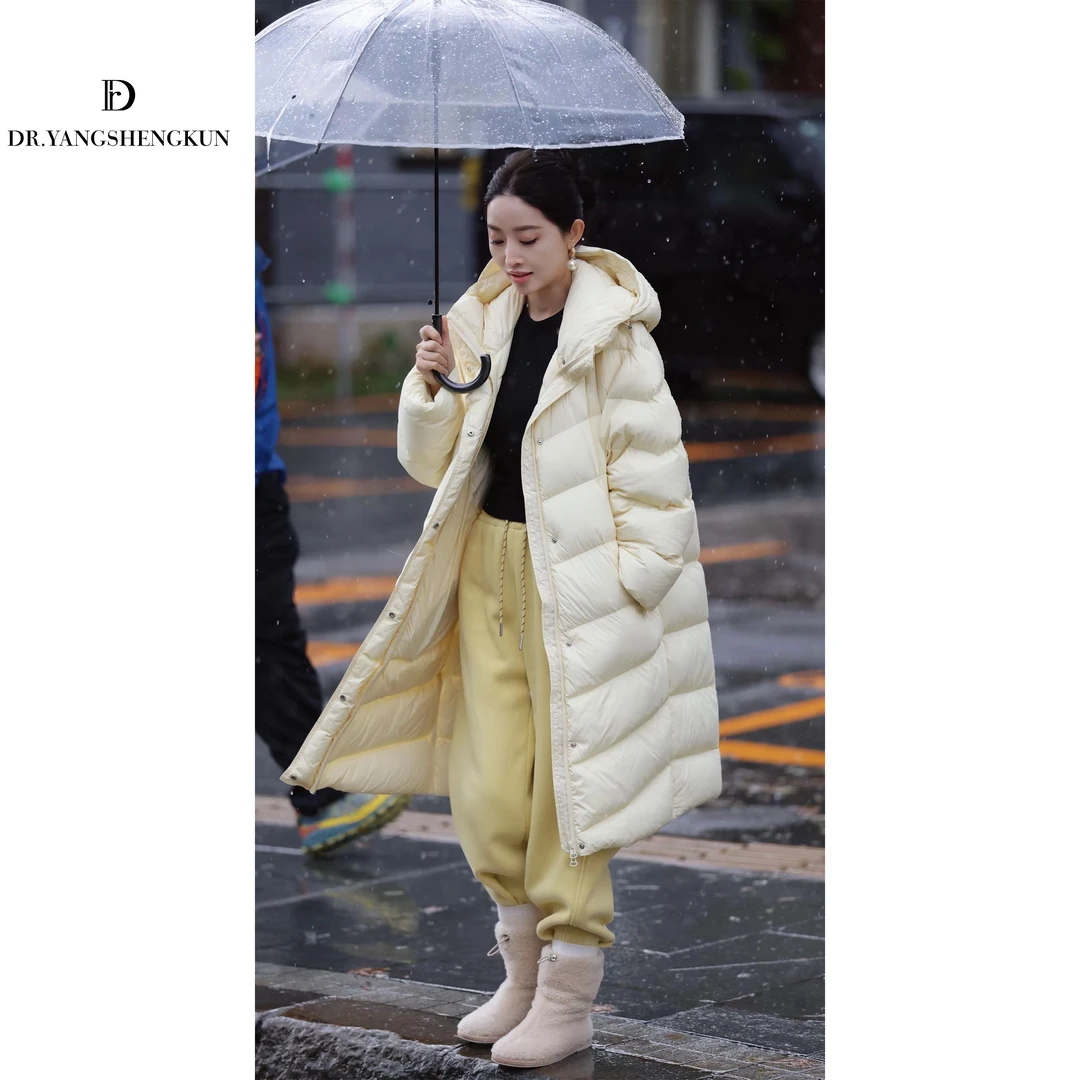 杨圣坤2025冬季新品泡芙云朵90白鹅绒长款连帽羽绒服女EY25101702