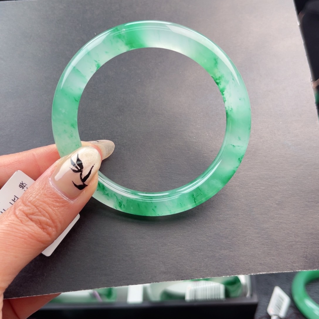 石英质玉手镯未镶嵌Y**燕