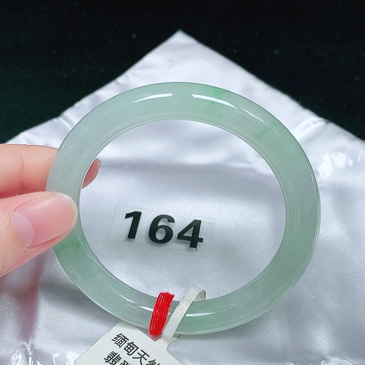 翡翠未镶嵌手镯（圆镯）