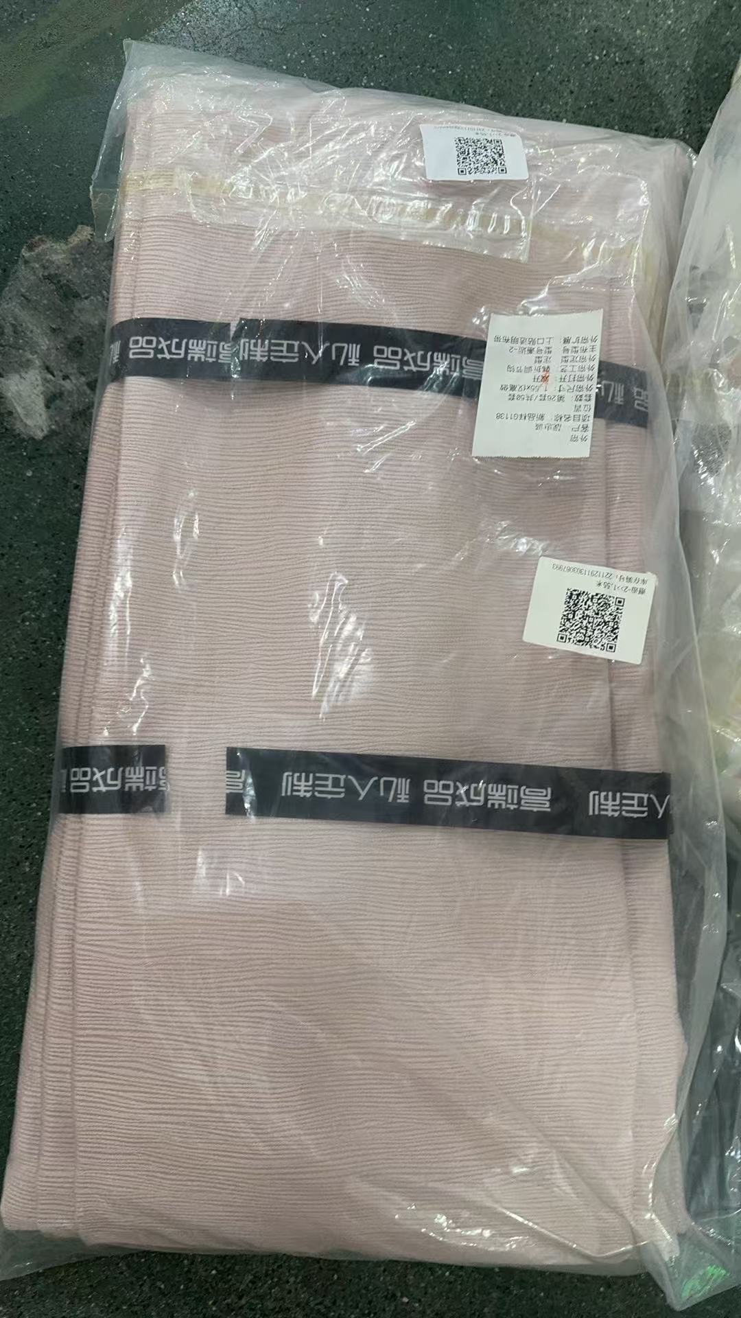 F4高级粉色挂钩款窗帘 单片约155*270发一对