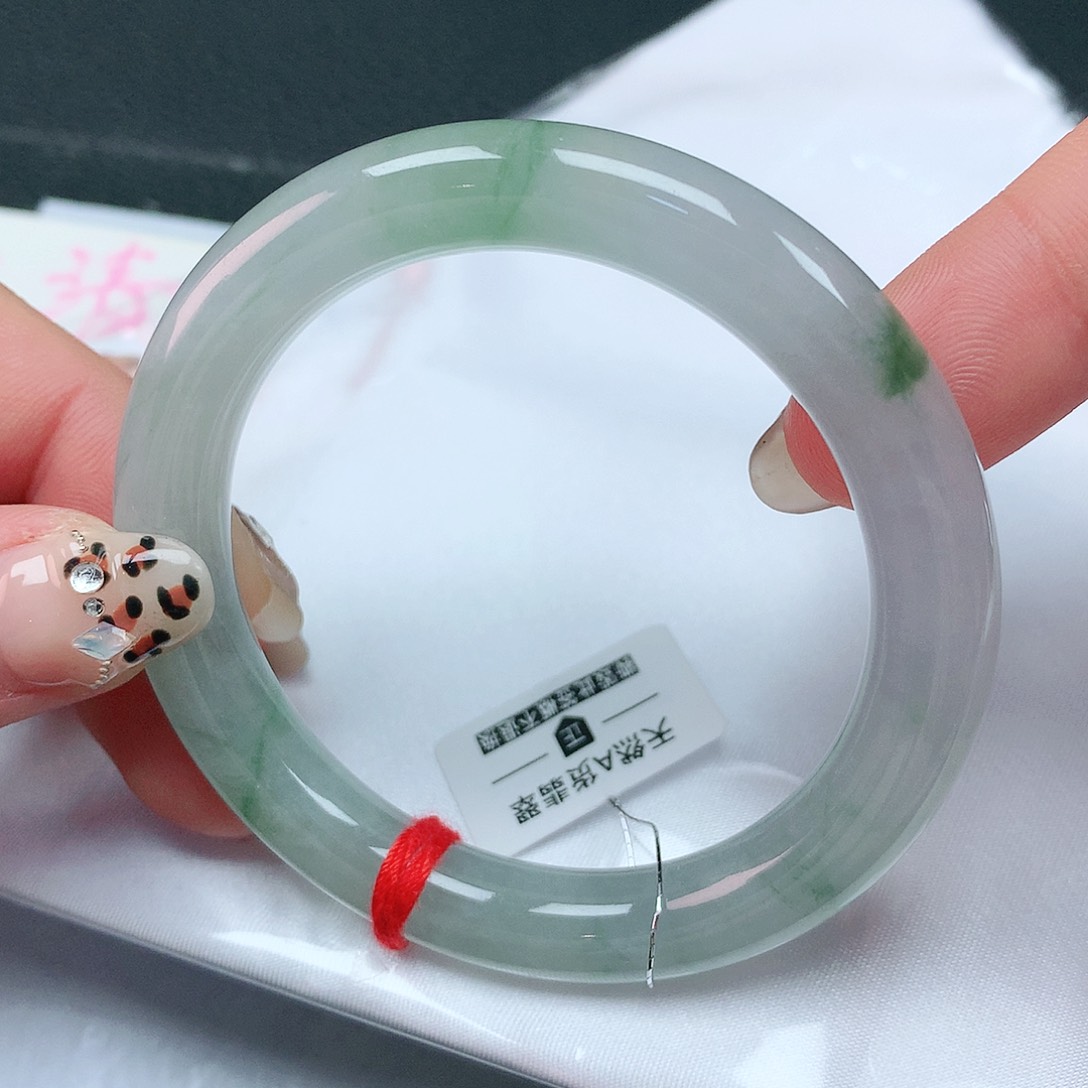 翡翠手镯未镶嵌51圈