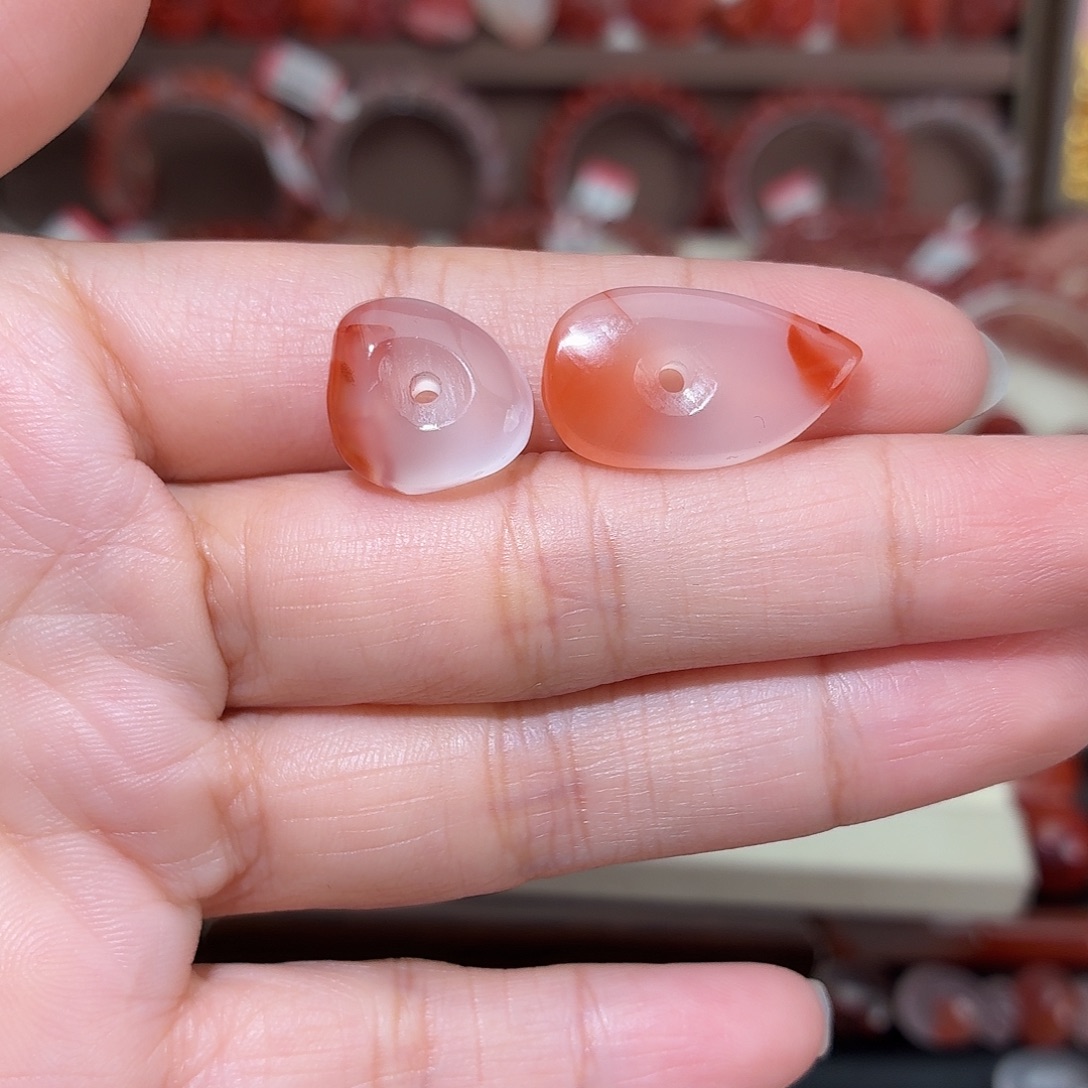 庞***眼南红玛瑙未镶嵌颈饰藏扣2个