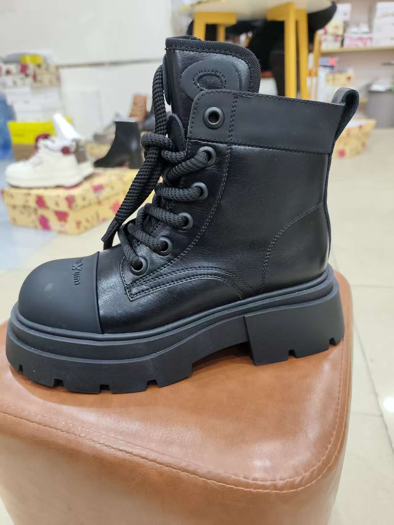 TALIA/特丽雅皮带扣擦色皮打蜡皮女注压马丁靴女鞋秋冬87739009M