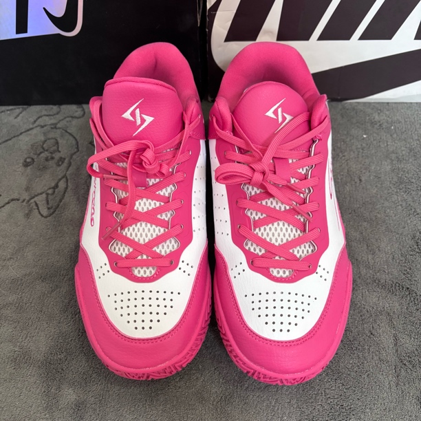 石一童 白红色 42码