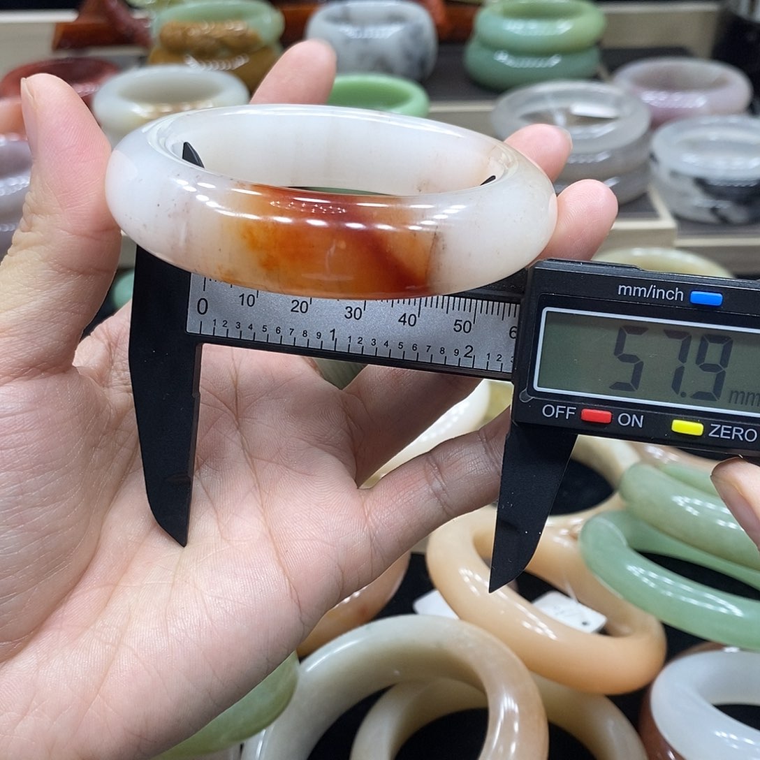 石英岩玉未镶嵌手镯