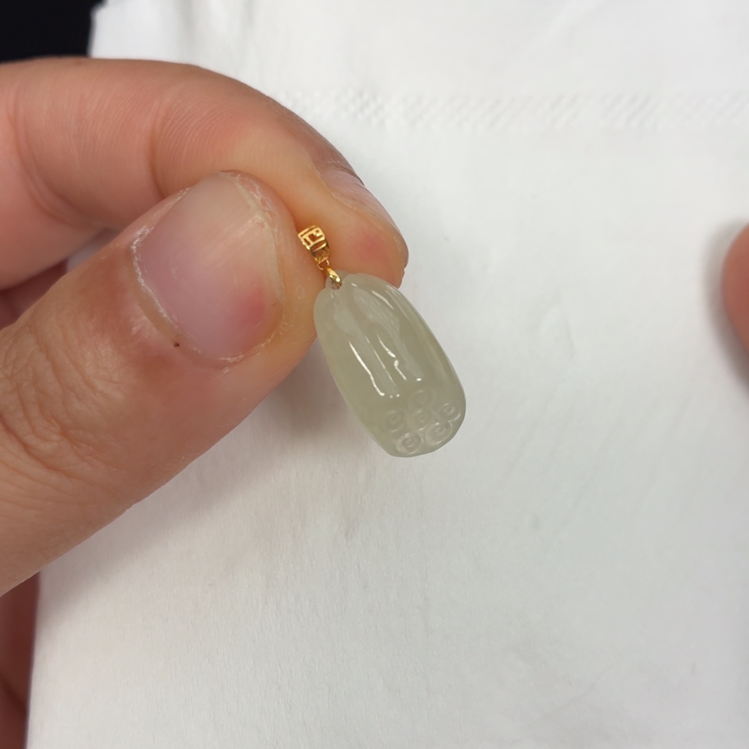 翡翠18K金镶嵌颈饰莲蓬