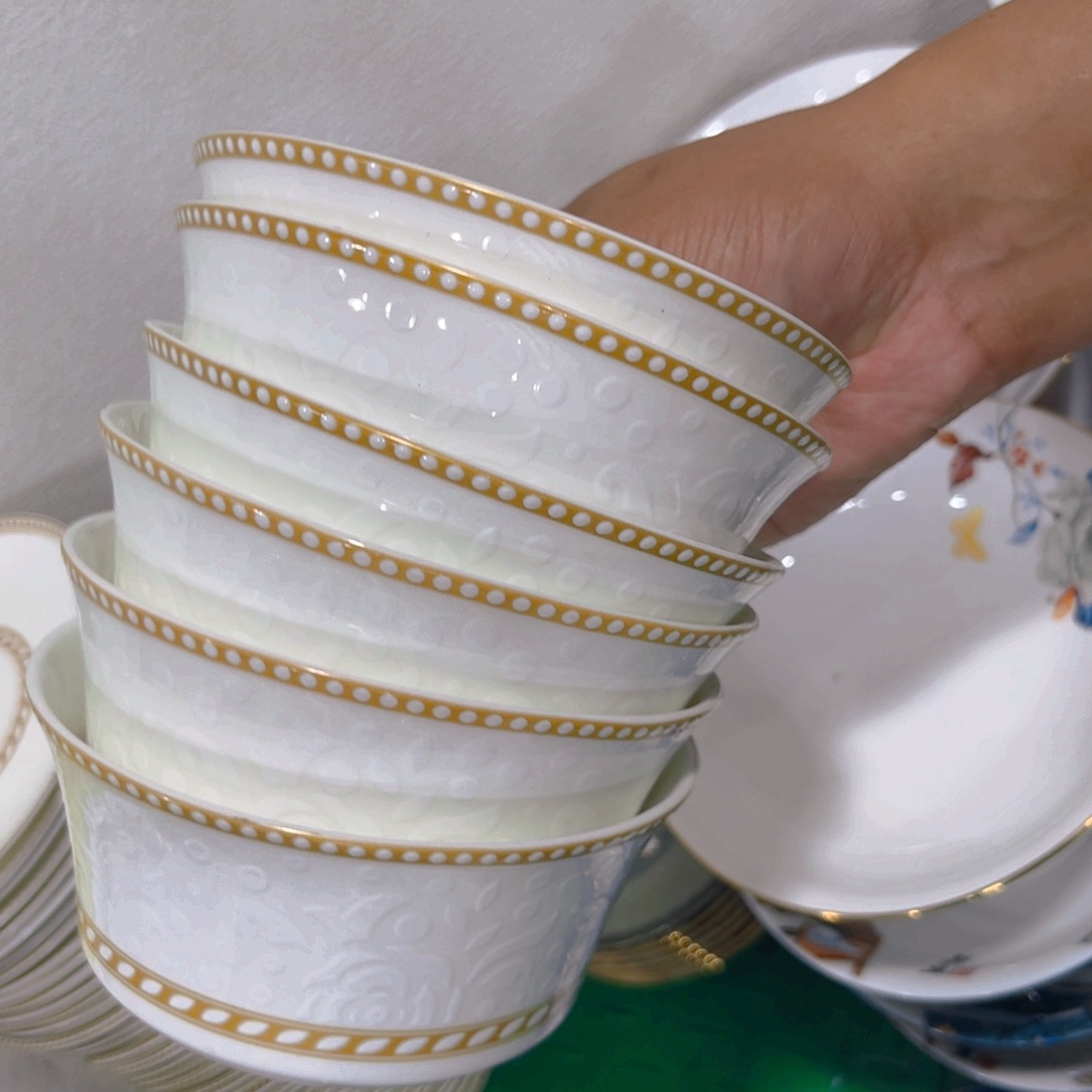 瓷片浮雕玫瑰碗六个4.5寸瑕疵