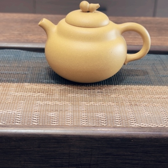 茶壶紫砂黄龙山原矿大水潭本绿半手工（150 cc）