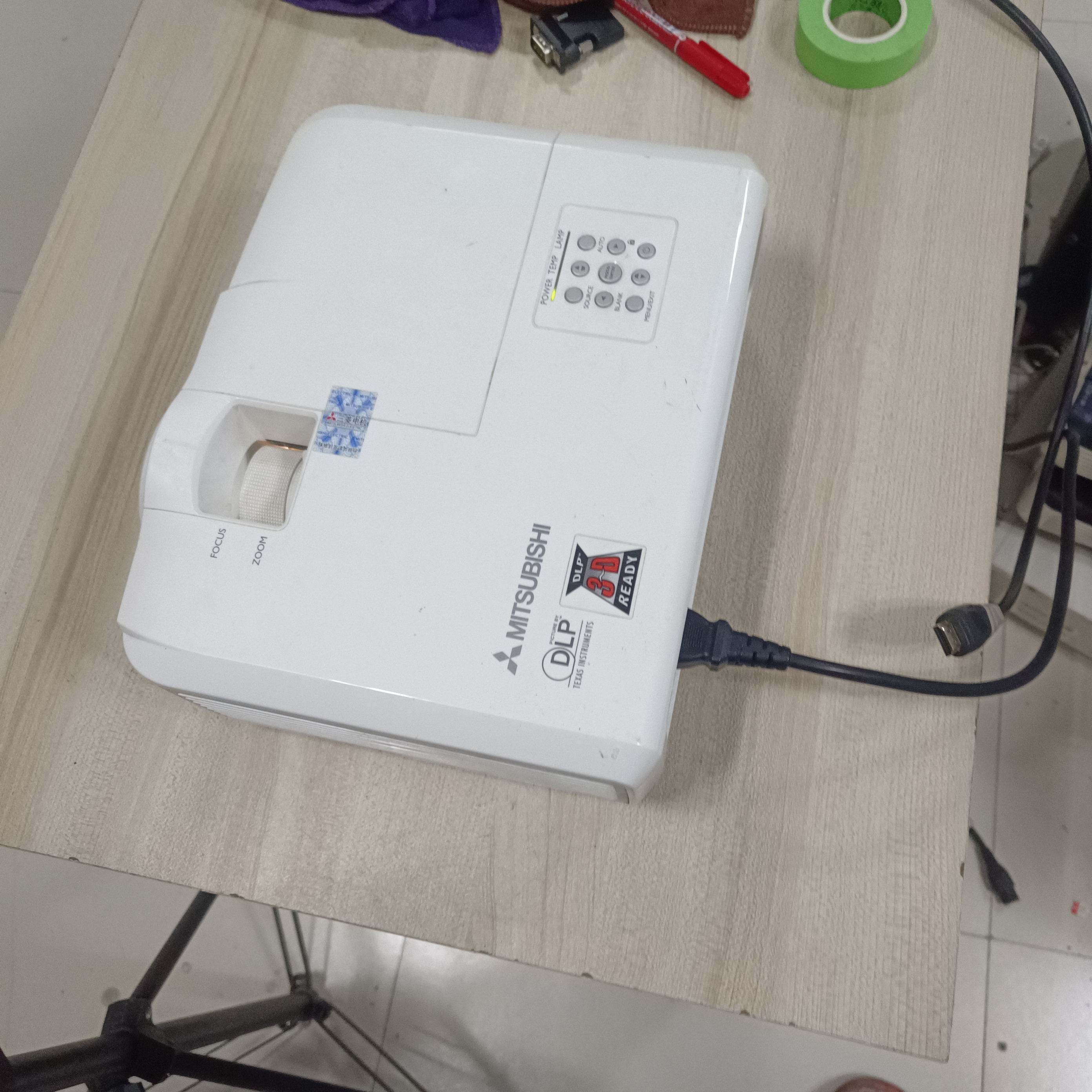 9新  二手三夌投影仪运费自理