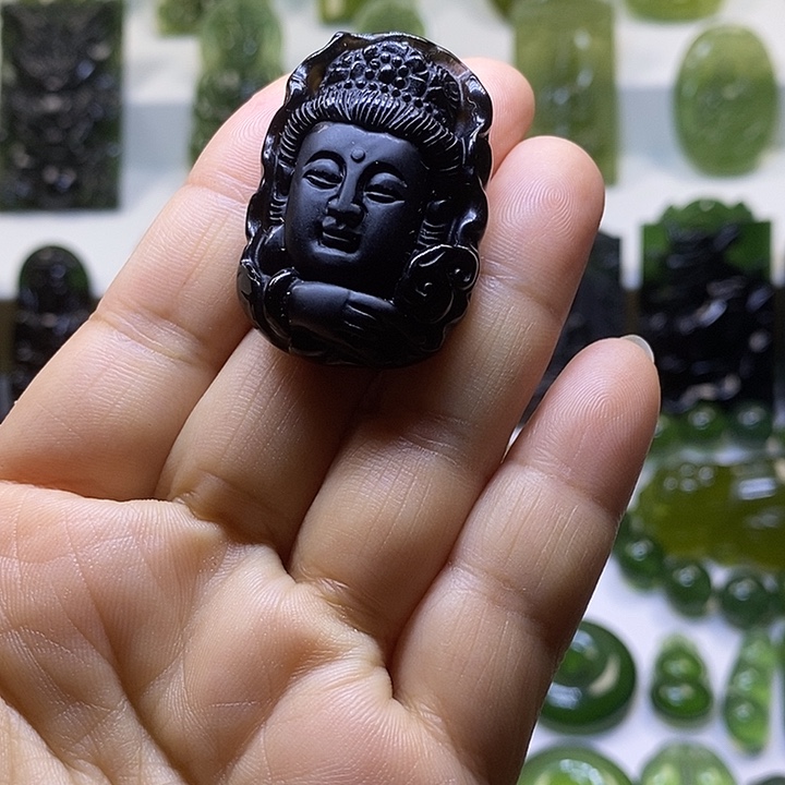 蛇纹石玉颈饰未镶嵌