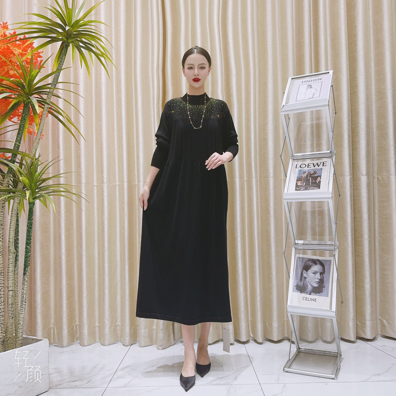 A140黑色锆钻设计款气质秋冬轻奢针织连衣裙时尚复古