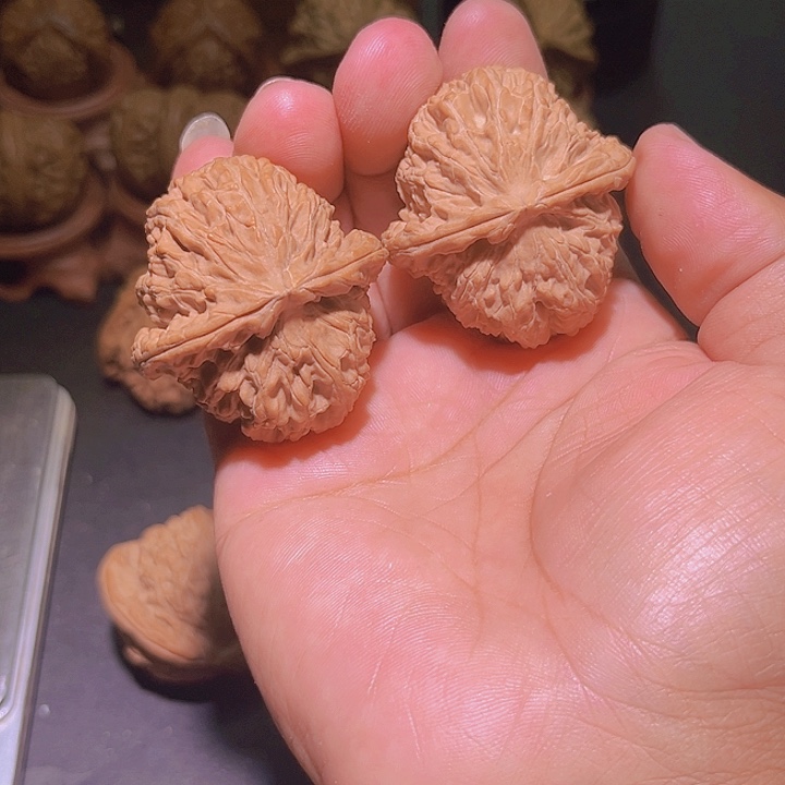 文玩核桃把件冰*萄白狮子