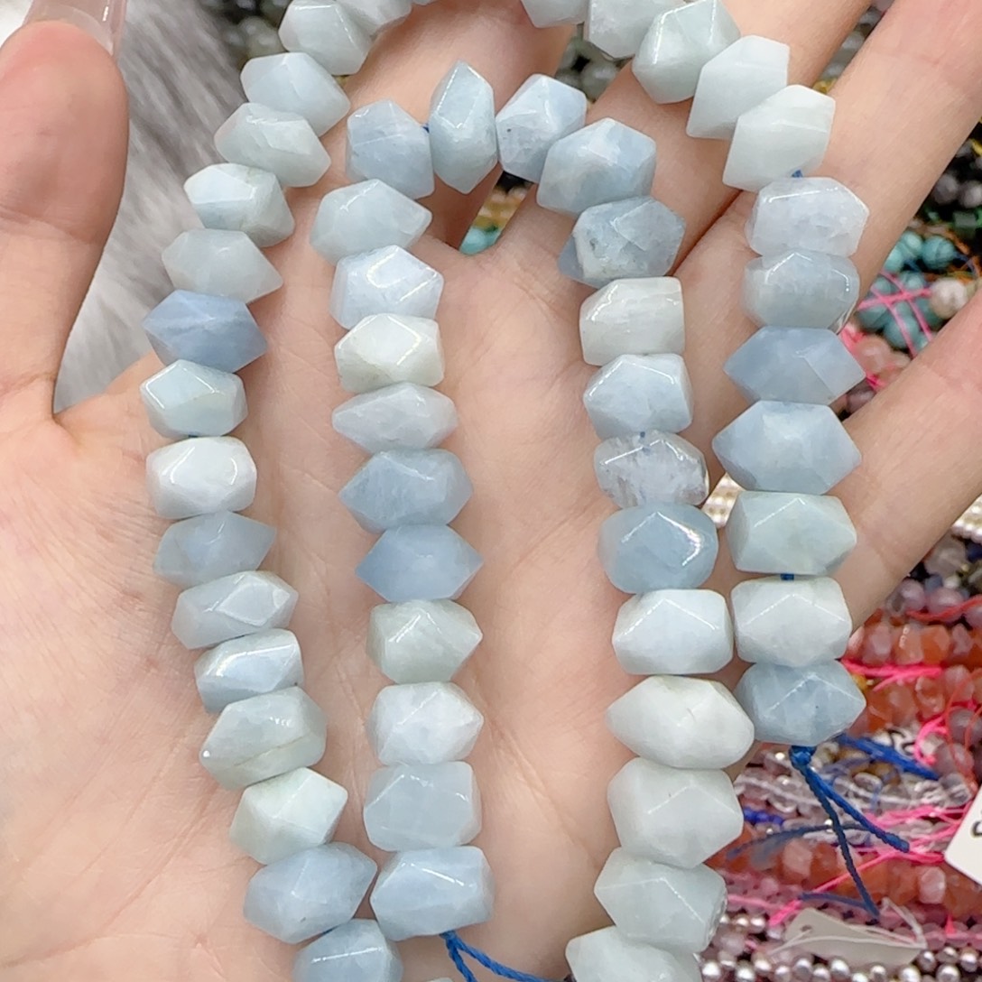 玛瑙/玉髓未镶嵌珠宝半成品海蓝宝冲角一条