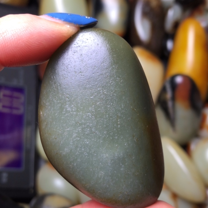 和田玉（翠青玉）未镶嵌珠宝奇石