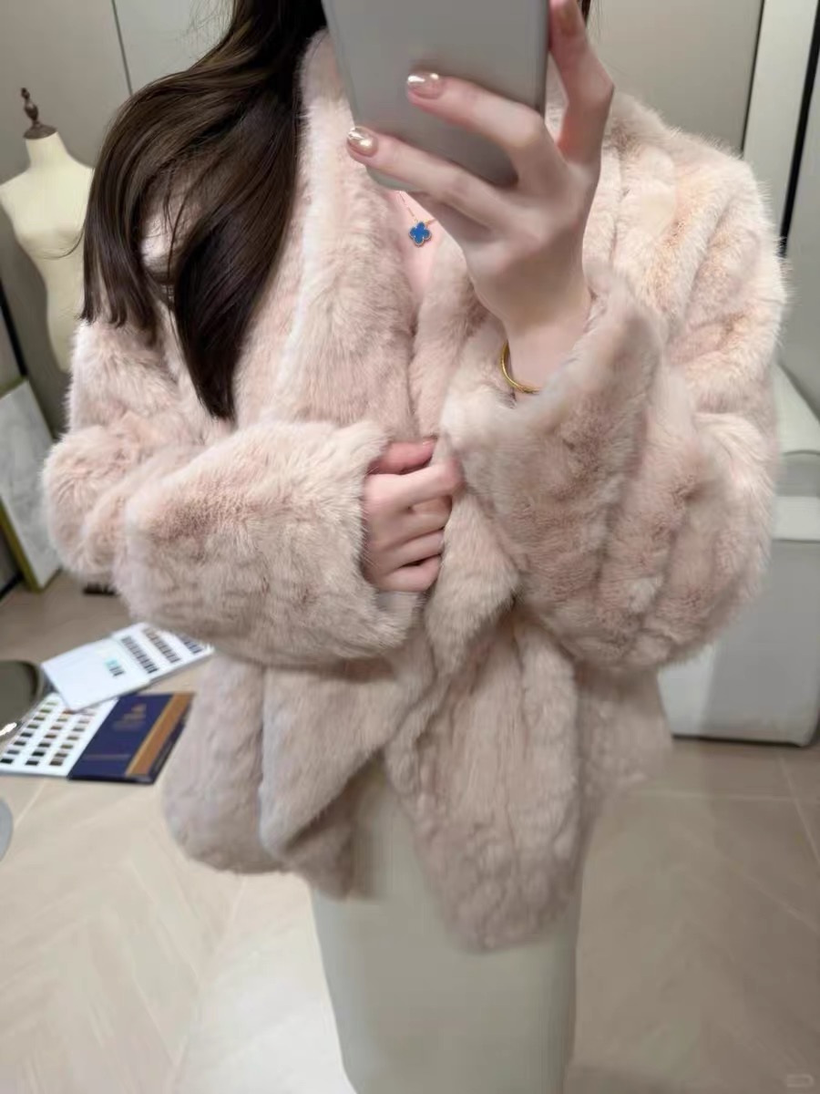 柔雾奶兔千金感软软温柔兔绒2025环保草草矜贵大翻领保暖加厚外套