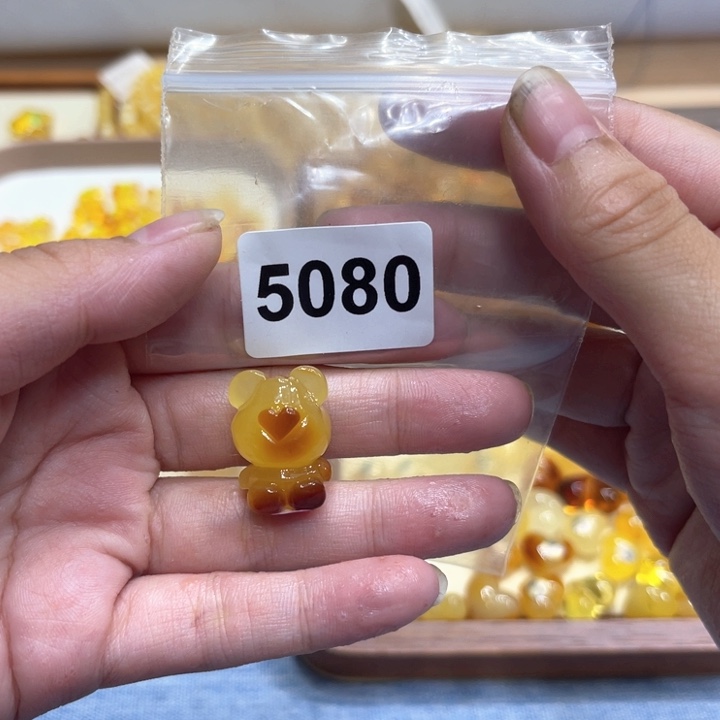 未镶嵌琥珀珠宝奇石