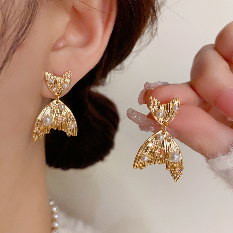 铜合金耳饰 金色鱼尾珠珠耳环轻奢高级感度假风气质百搭耳钉B98