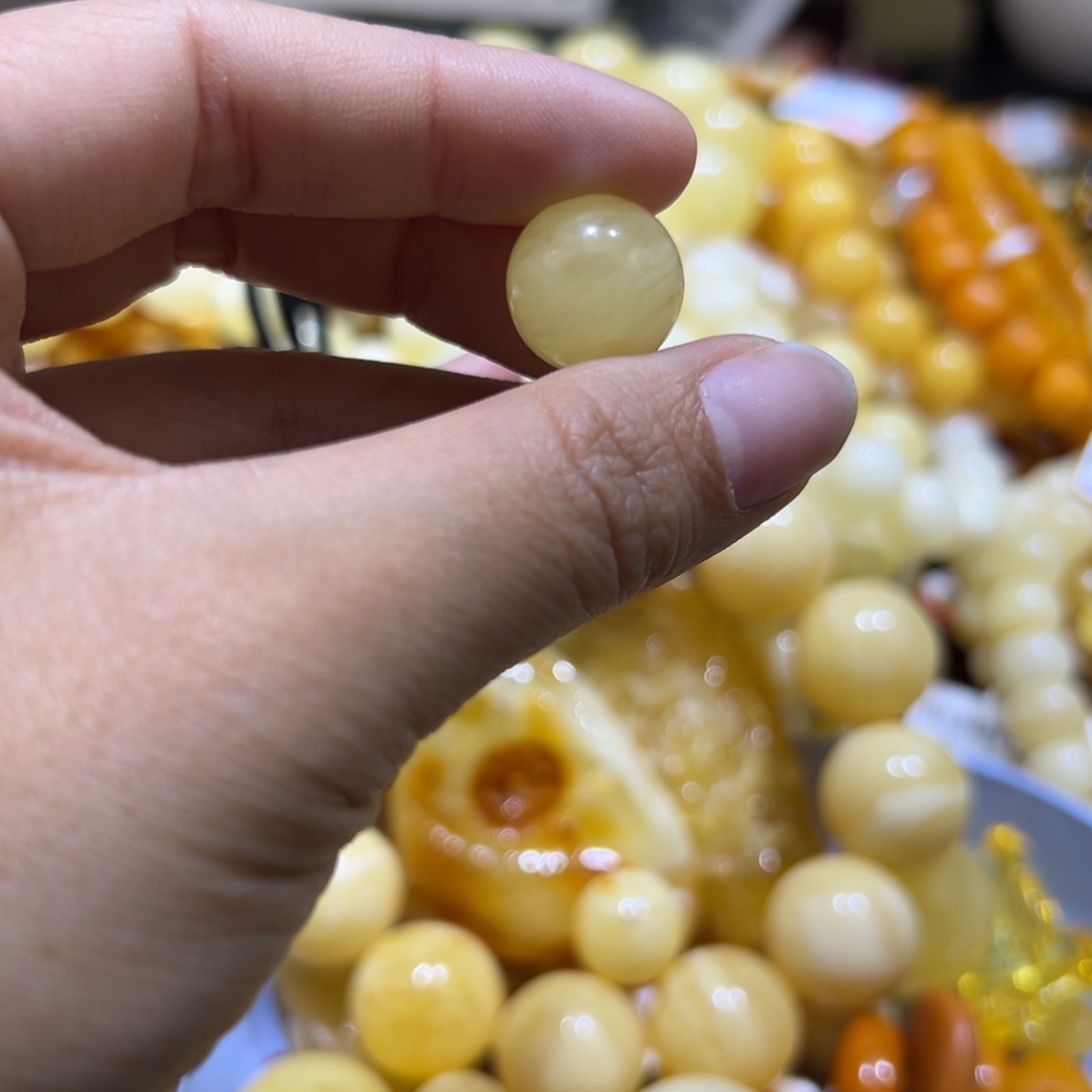 琥珀珠宝奇石未镶嵌