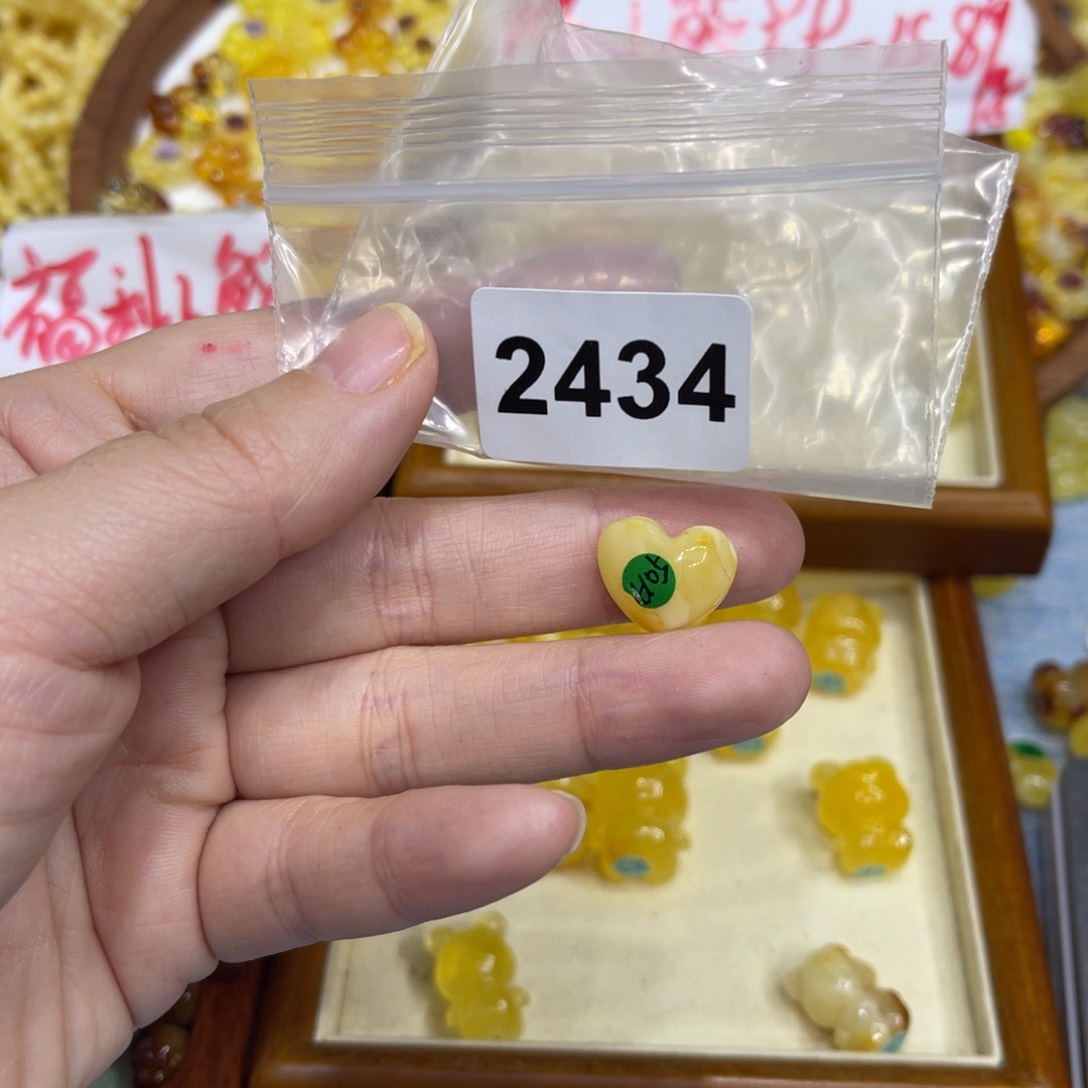 琥珀珠宝奇石未镶嵌