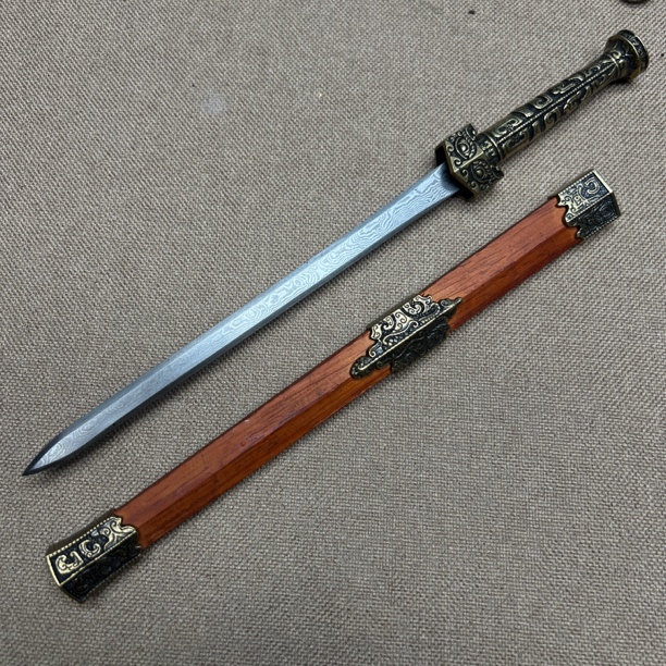 龙泉微兵摆件青冈汉剑花纹钢